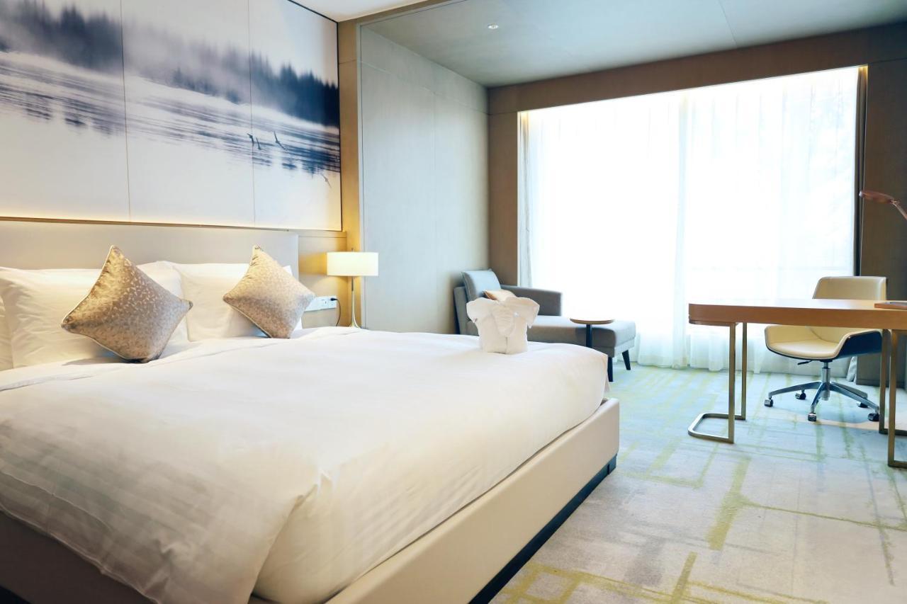 Metropark Hongqiao Hotel 5*